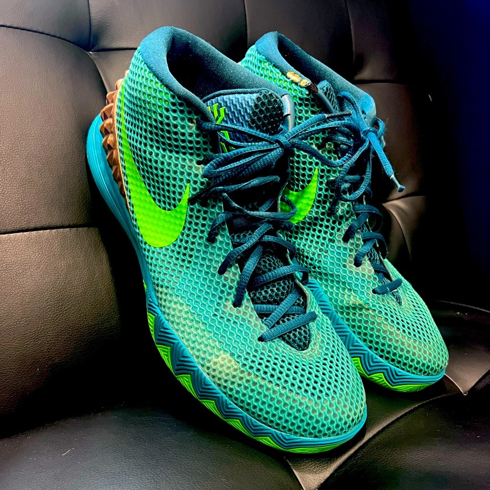Nike Kyrie 1s